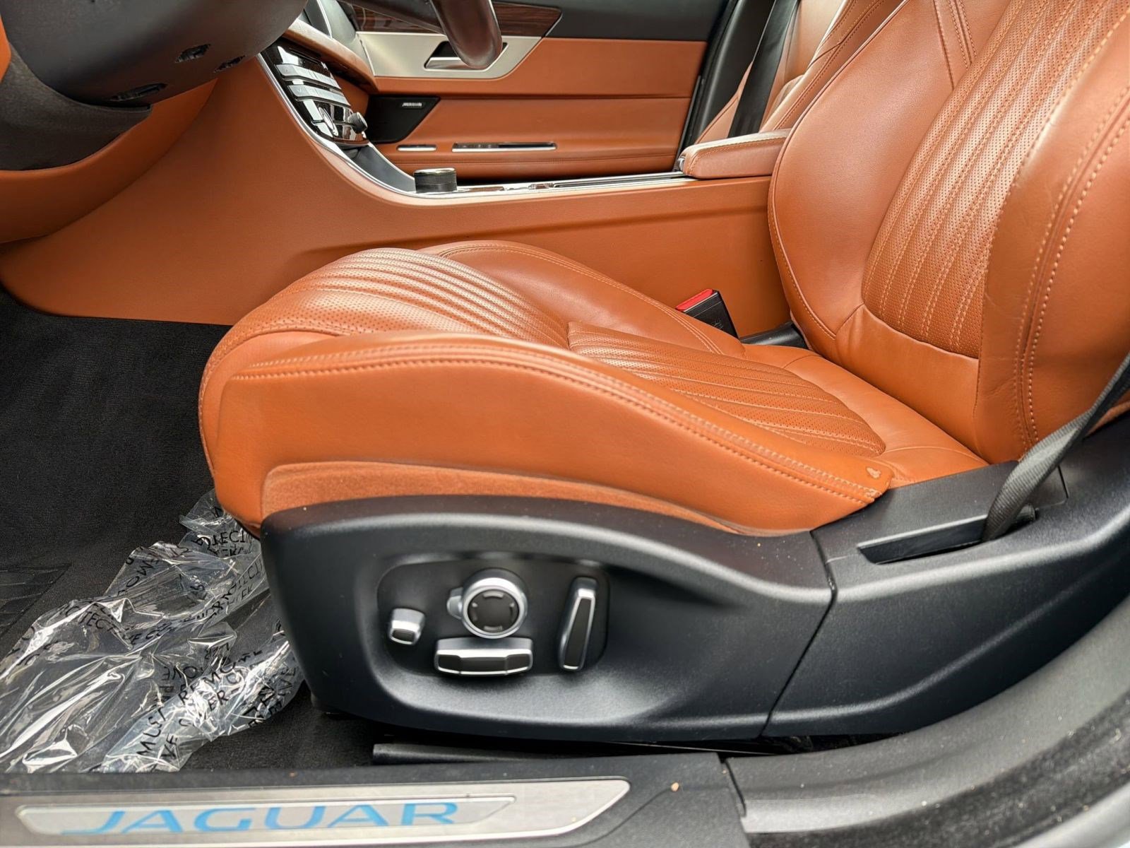 Used 2018 Jaguar XF Portfolio AWD/4WD image 13