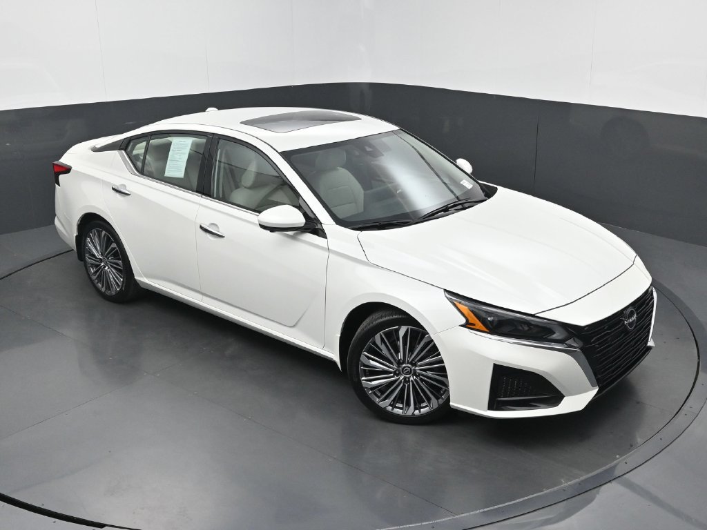Used 2024 Nissan Altima 2.5 SL FWD image 32