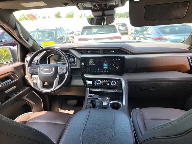 Used 2023 GMC Sierra 1500 Denali w/ Technology Package AWD/4WD image 8