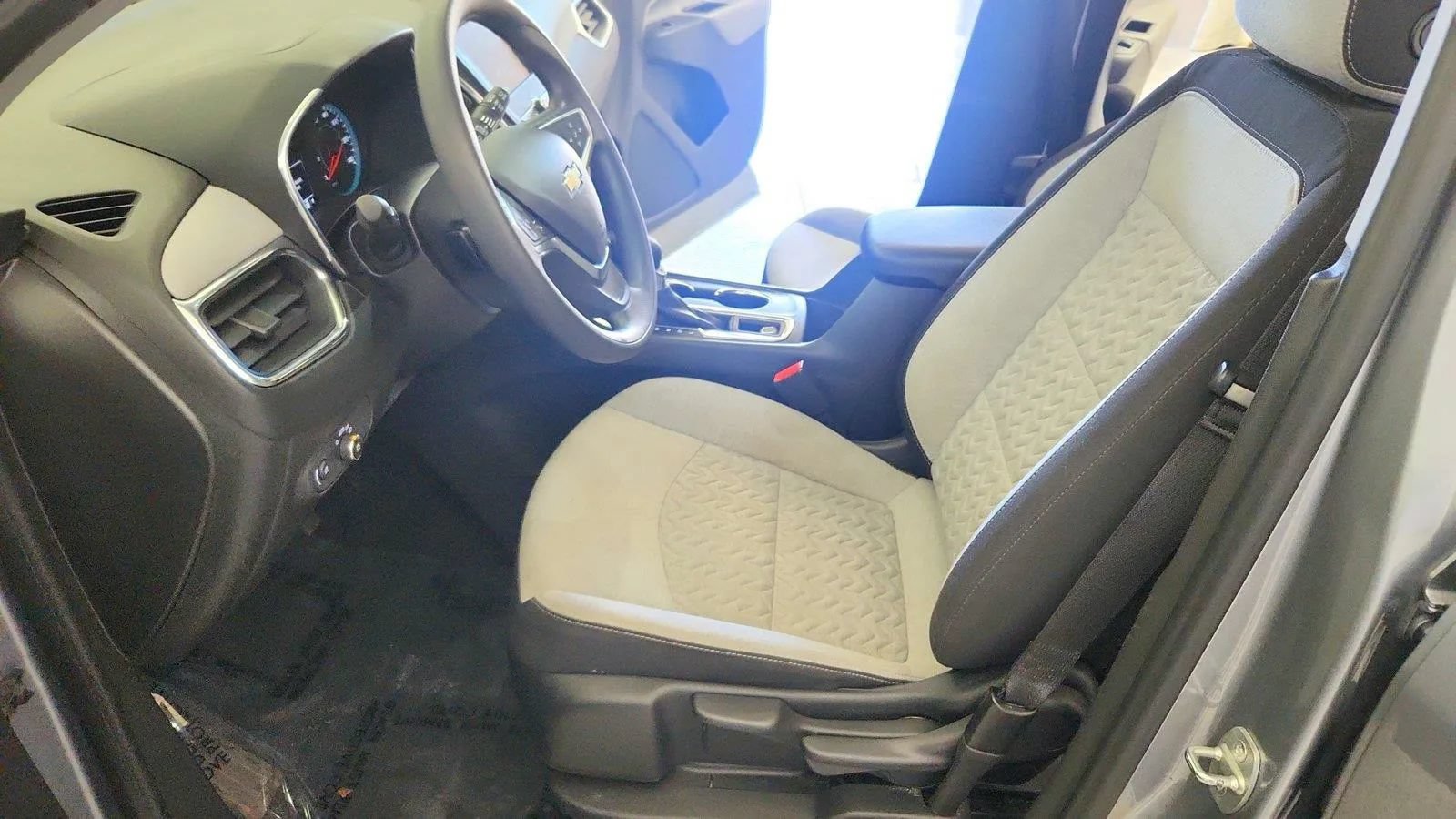 Used 2023 Chevrolet Equinox LS FWD image 14