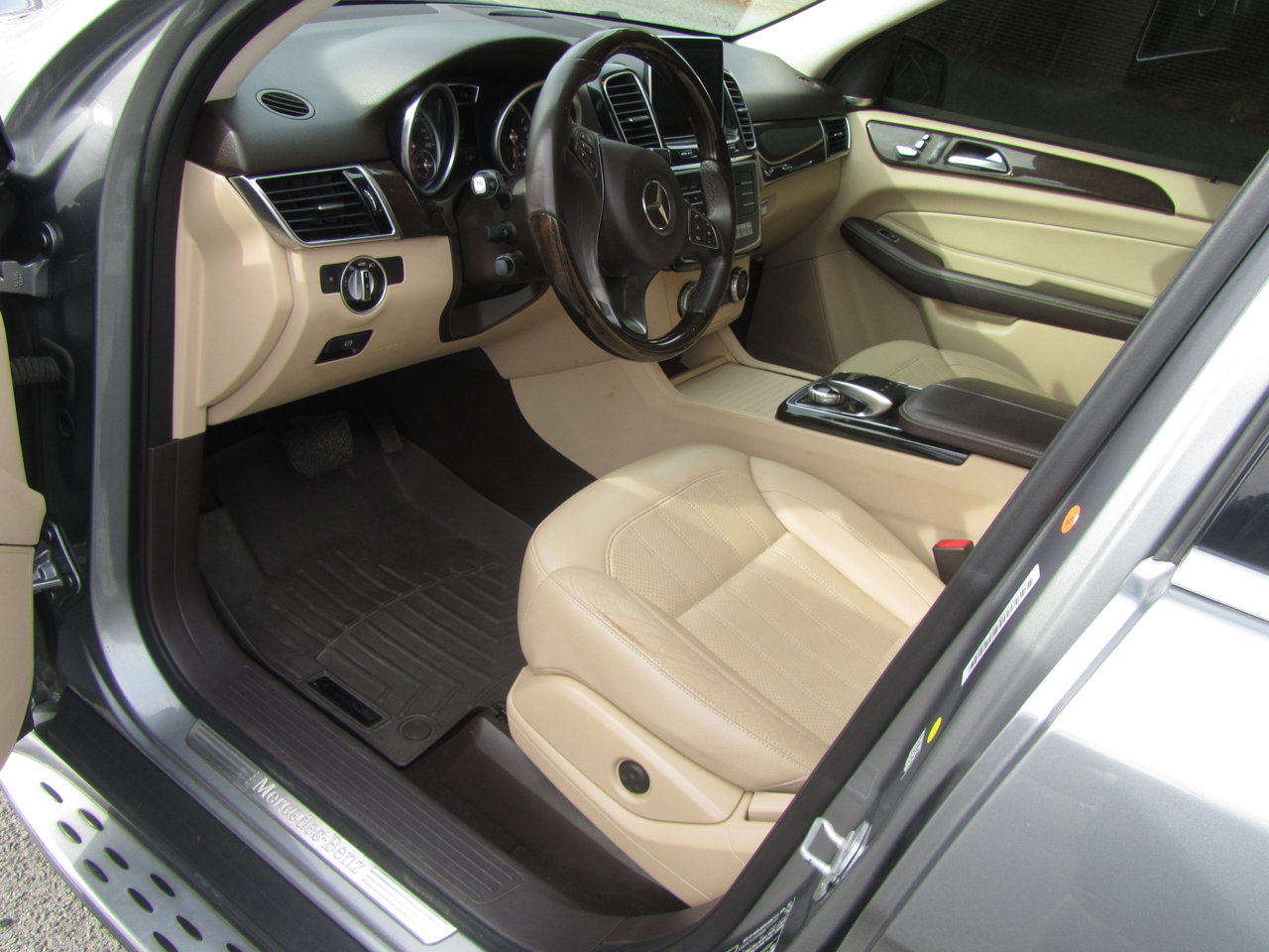 Used 2016 Mercedes-Benz GLE 350 w/ Premium Package image 17