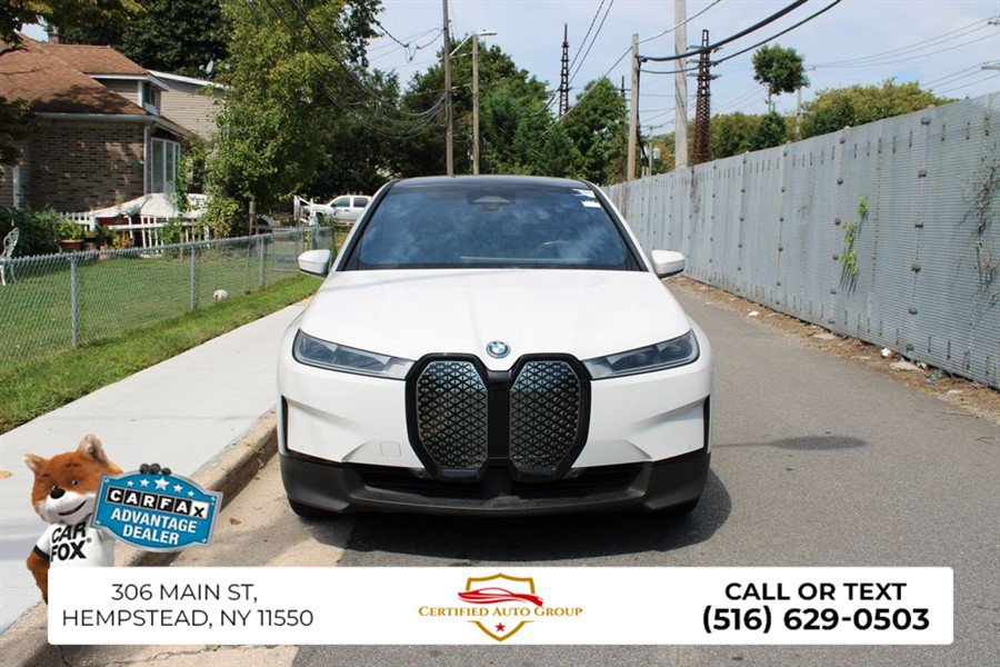 Used 2023 BMW iX xDrive50 AWD/4WD image 3