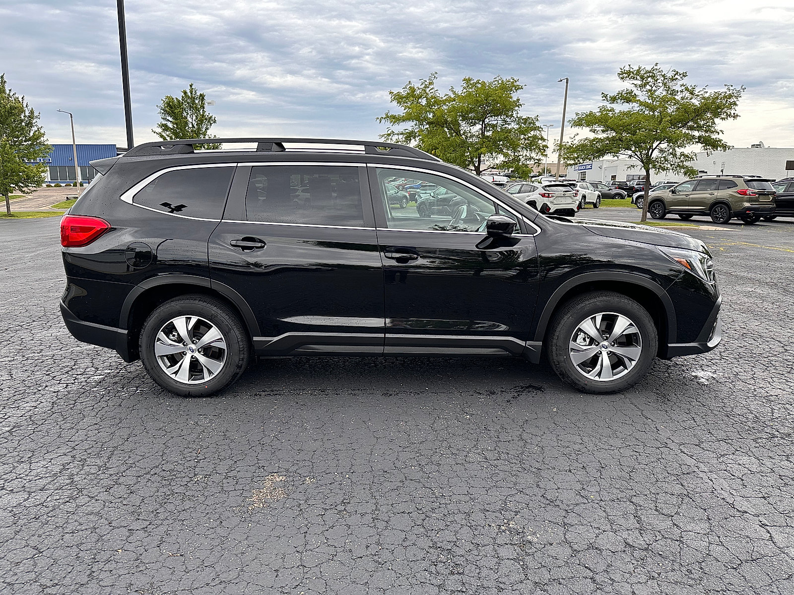 Certified 2025 Subaru Ascent Premium AWD/4WD image 2