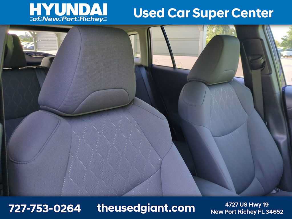Used 2024 Toyota Corolla Cross LE FWD image 6