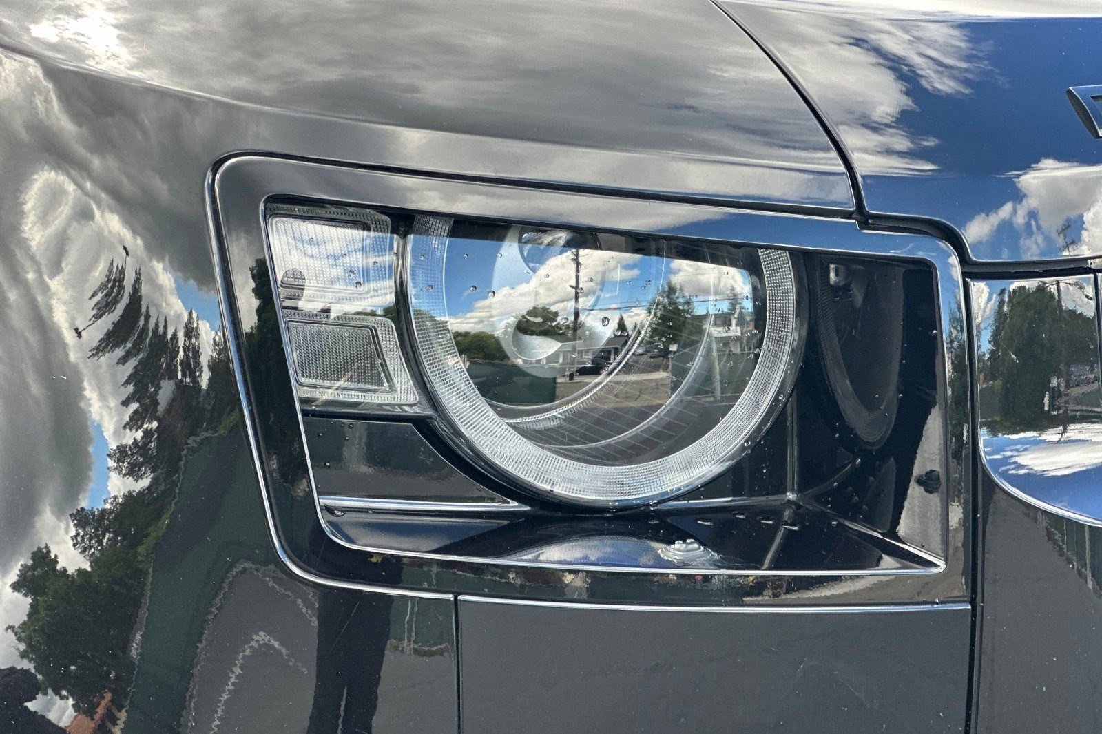 Used 2020 Land Rover Defender 110 SE image 10
