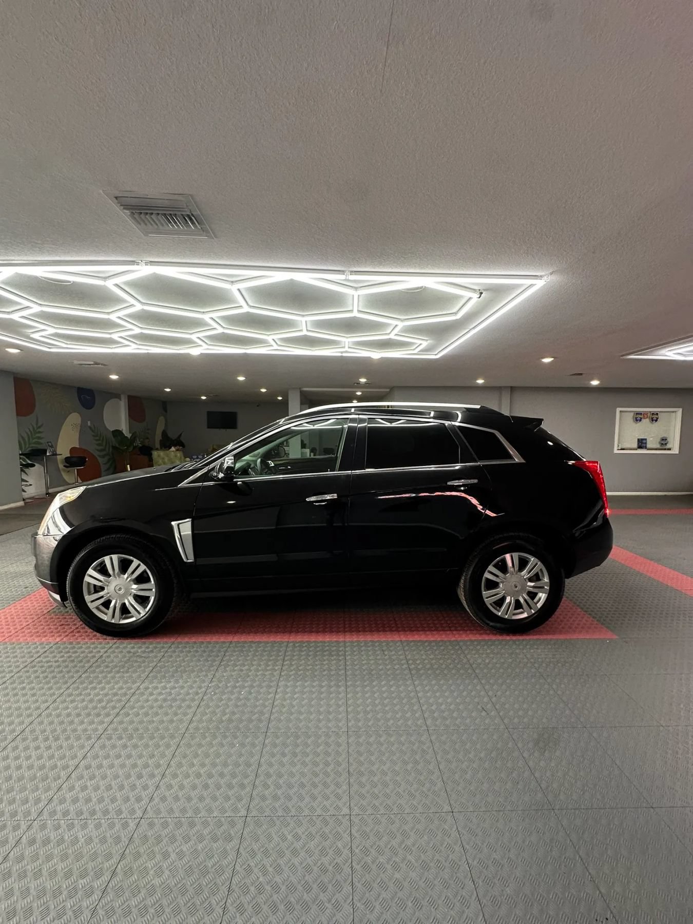 Used 2013 Cadillac SRX Luxury w/ Driver Awareness Package FWD image 3