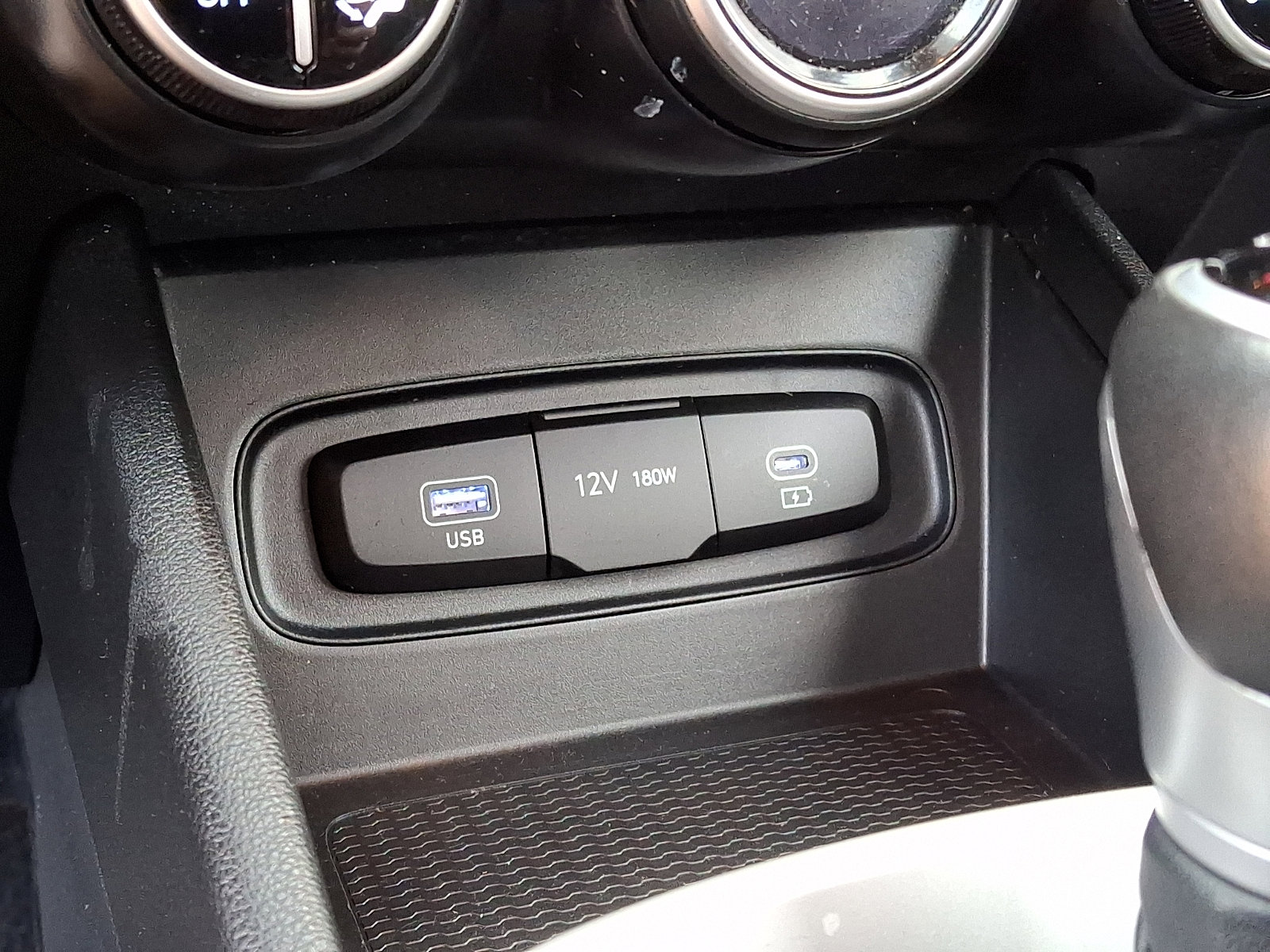 Used 2023 Hyundai Venue SEL FWD image 19