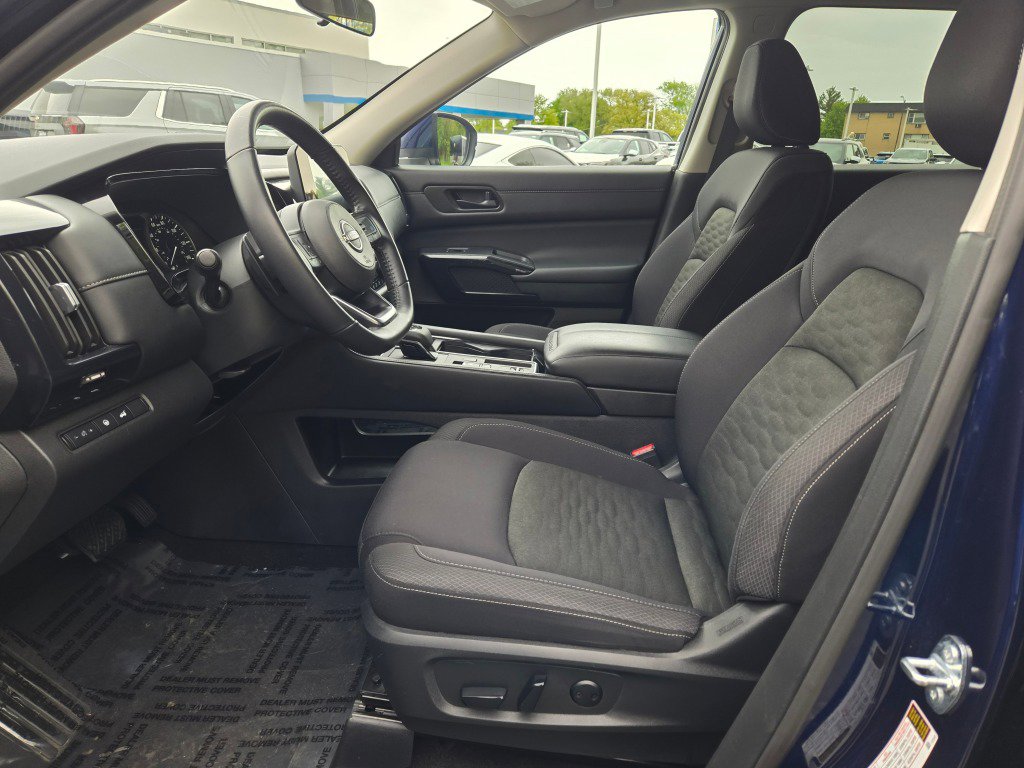 Used 2025 Nissan Pathfinder SV FWD image 24