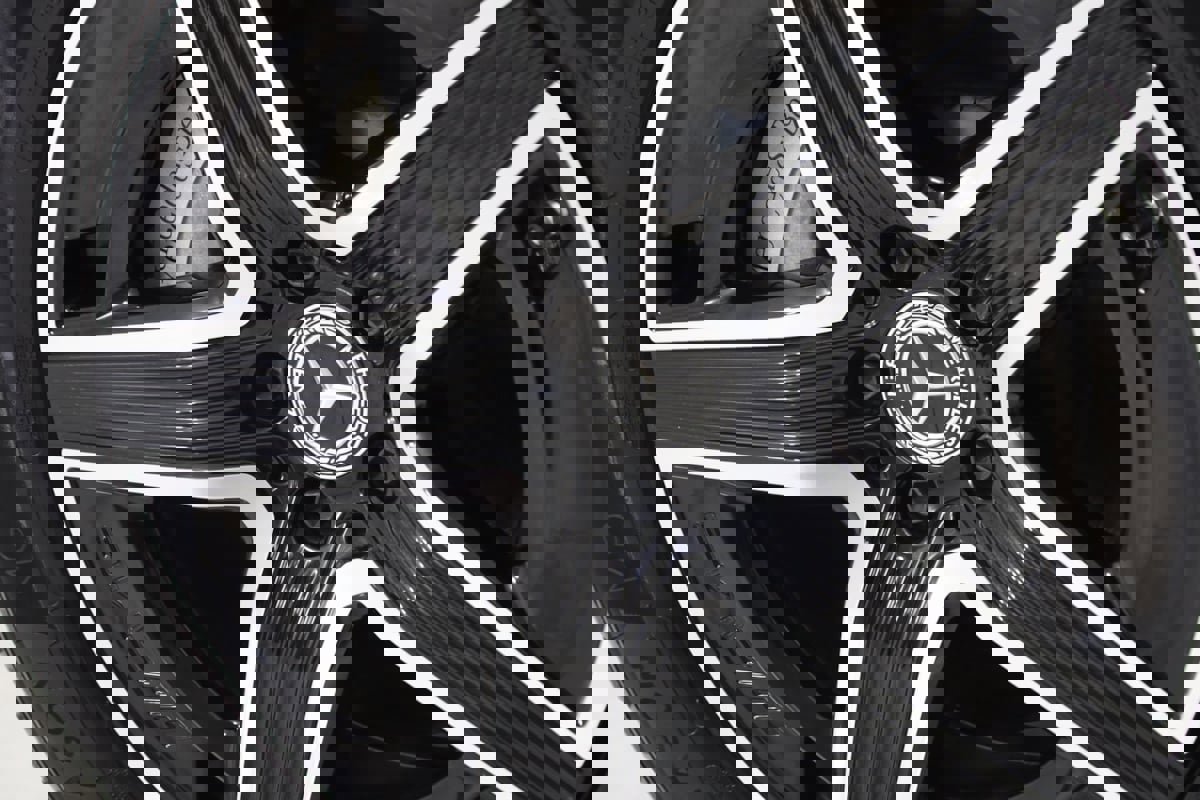 Used 2025 Mercedes-Benz GLC 300 4MATIC SUV image 17