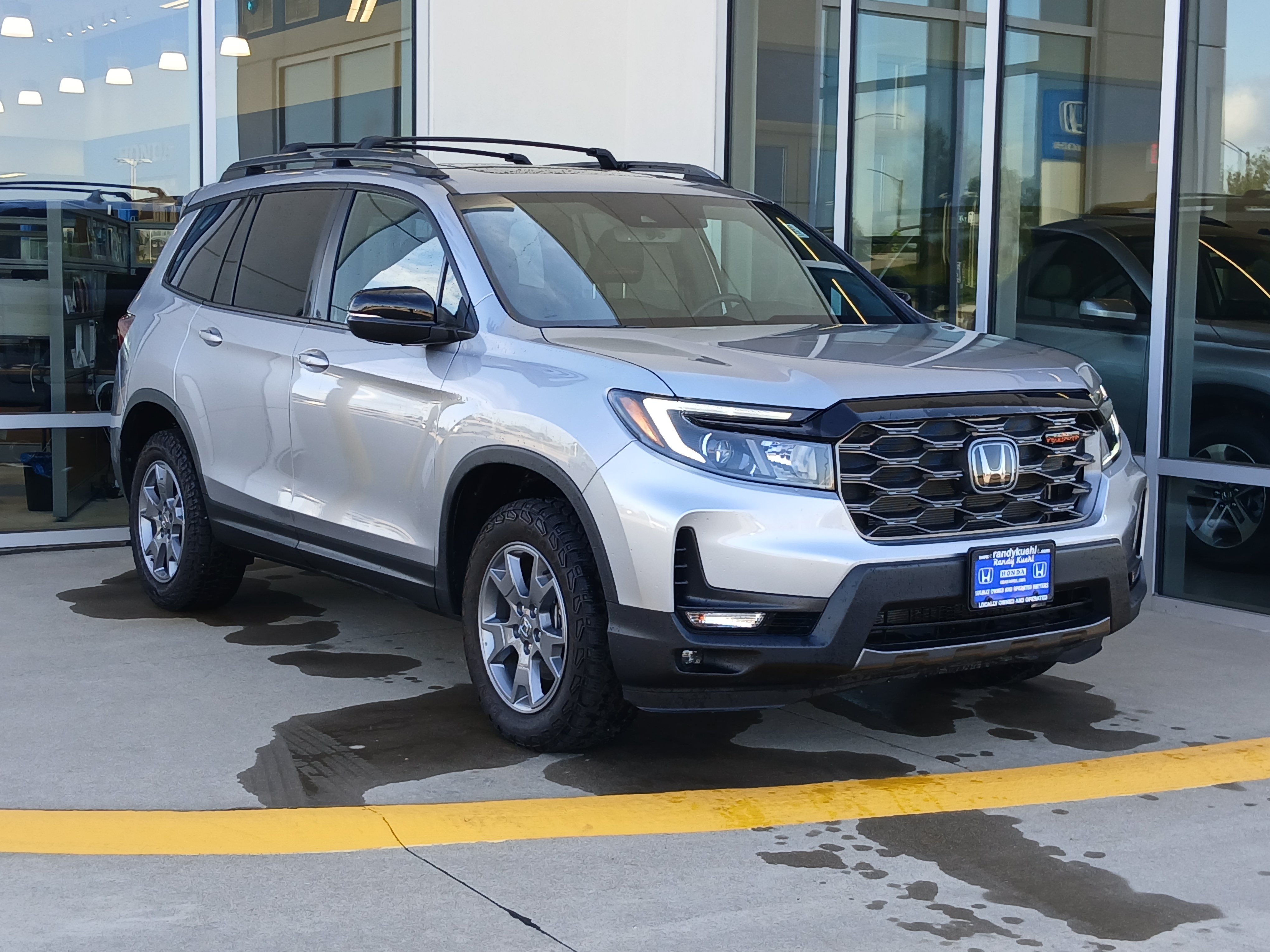 Used 2025 Honda Passport TrailSport image 4