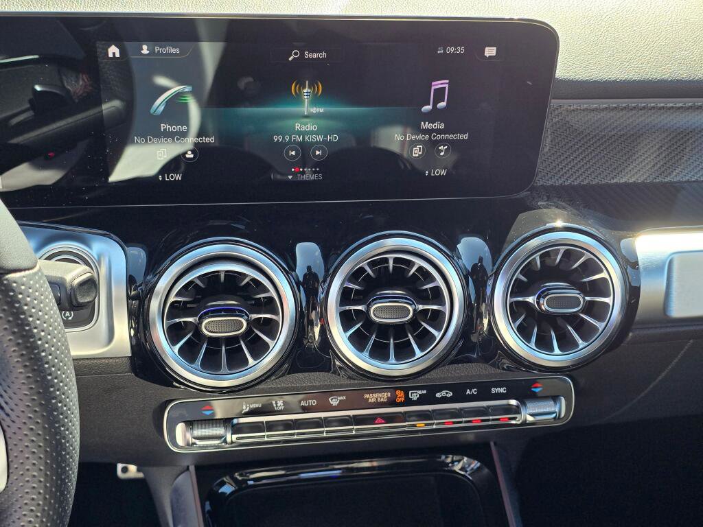 Used 2022 Mercedes-Benz GLB 250 4MATIC image 15