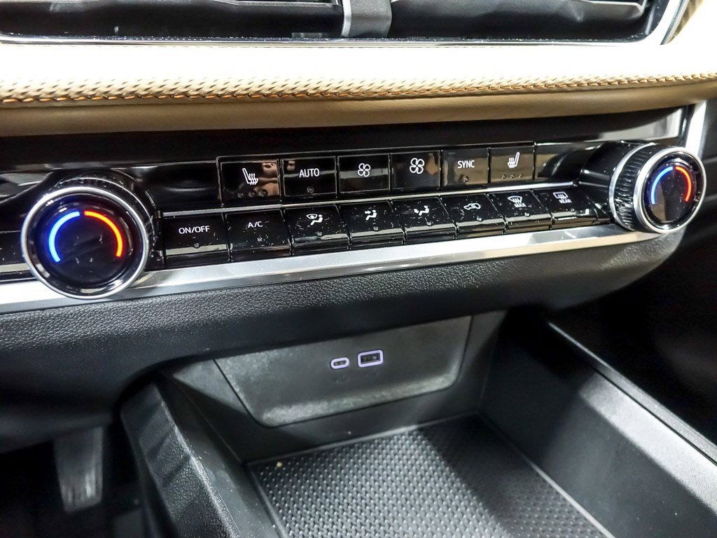 New 2026 Chevrolet Equinox ACTIV w/ LPO, Floor Liner Package image 24