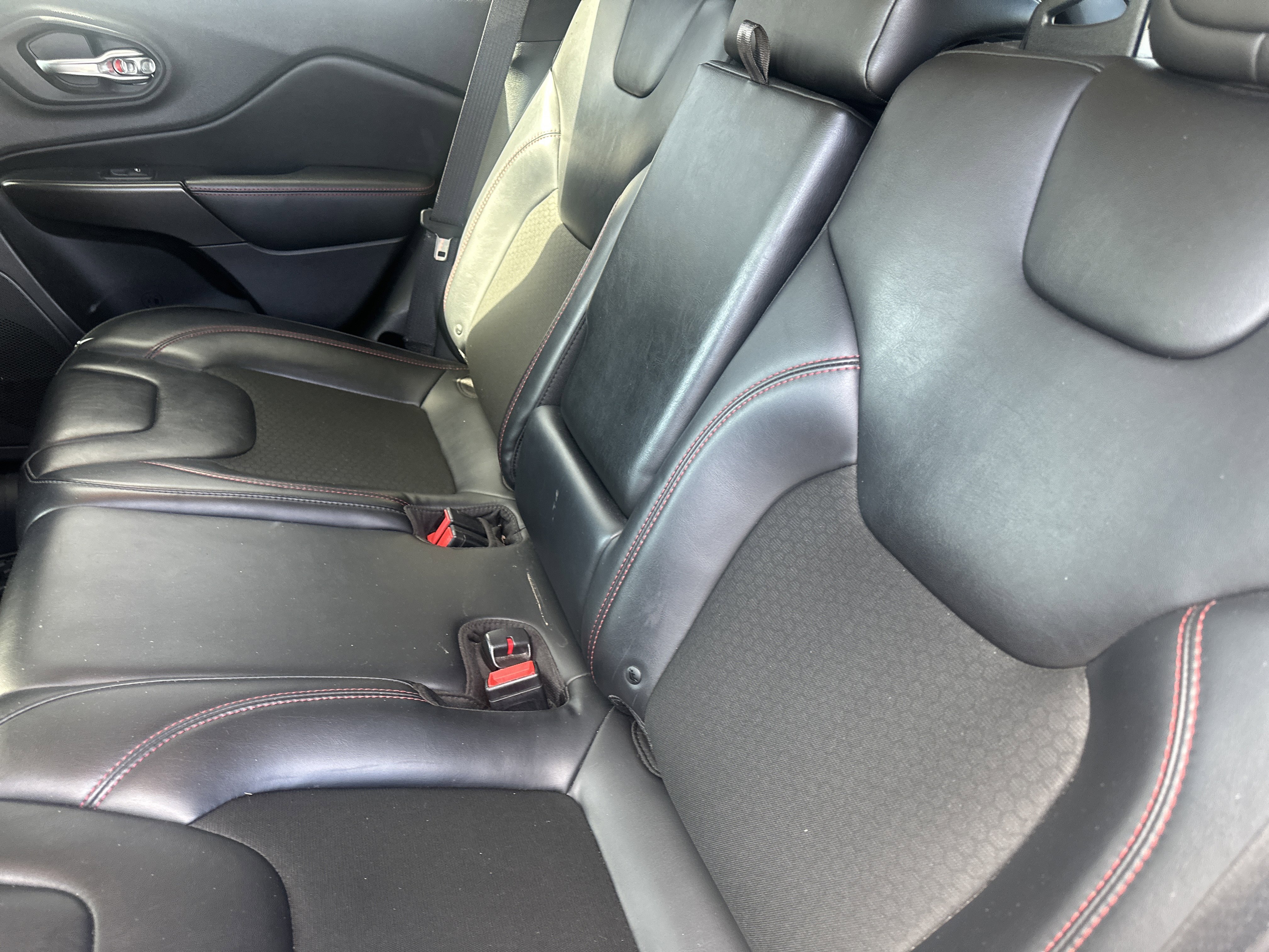 Used 2019 Jeep Cherokee Trailhawk w/ Comfort/Convenience Group image 20