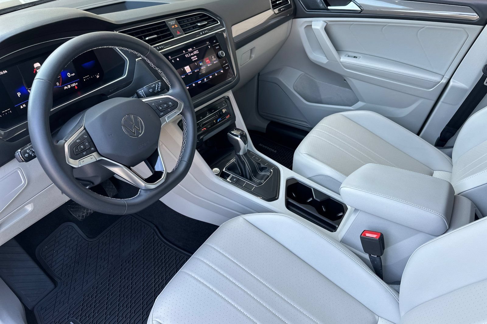 Used 2023 Volkswagen Tiguan SE FWD image 10
