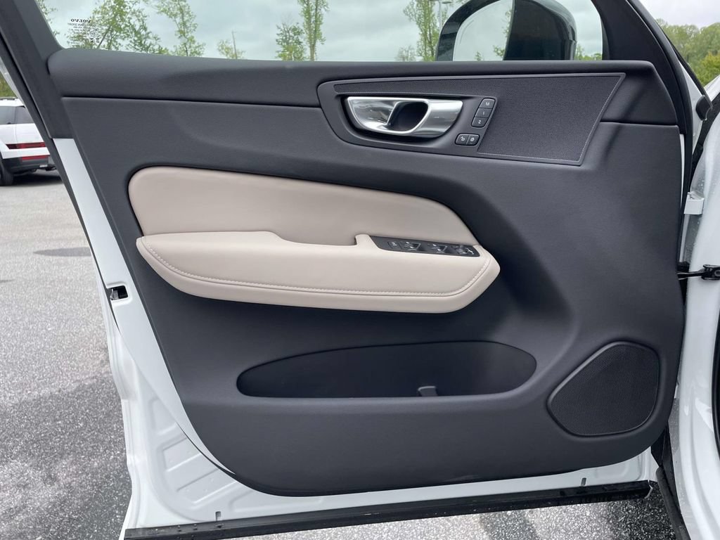 New 2026 Volvo XC60 B5 Plus w/ Protection Package Premier AWD/4WD image 5