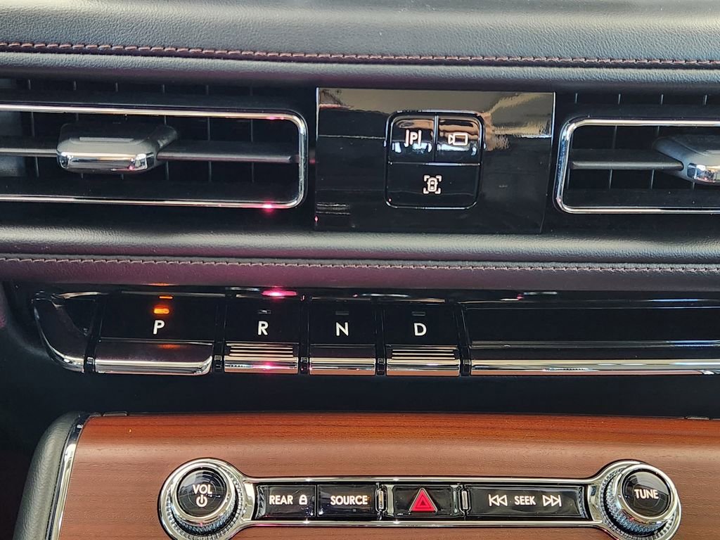 Used 2023 Lincoln Aviator Reserve w/ Equipment Group 201A image 18