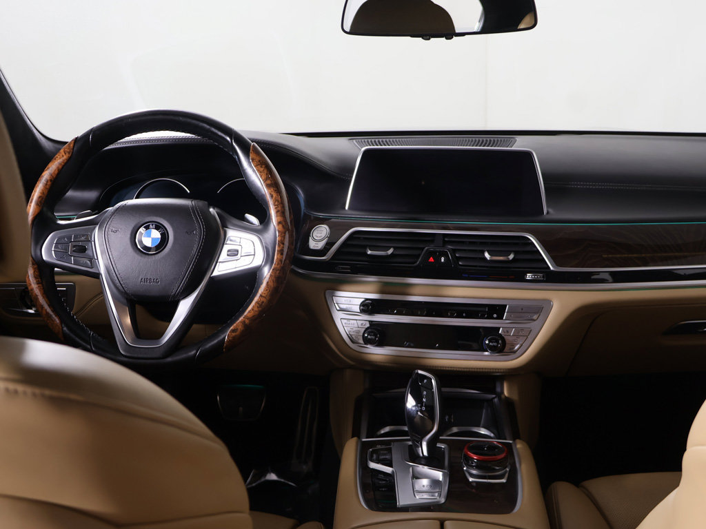 Used 2019 BMW 750i xDrive AWD/4WD image 37