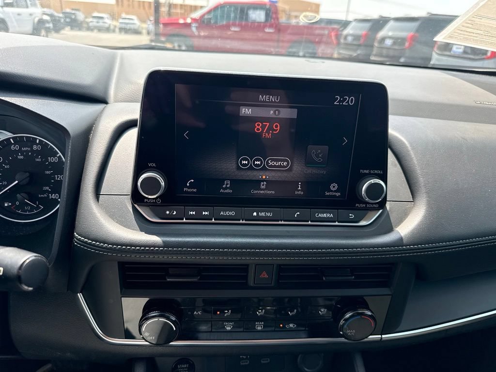 Used 2024 Nissan Rogue S AWD/4WD image 14