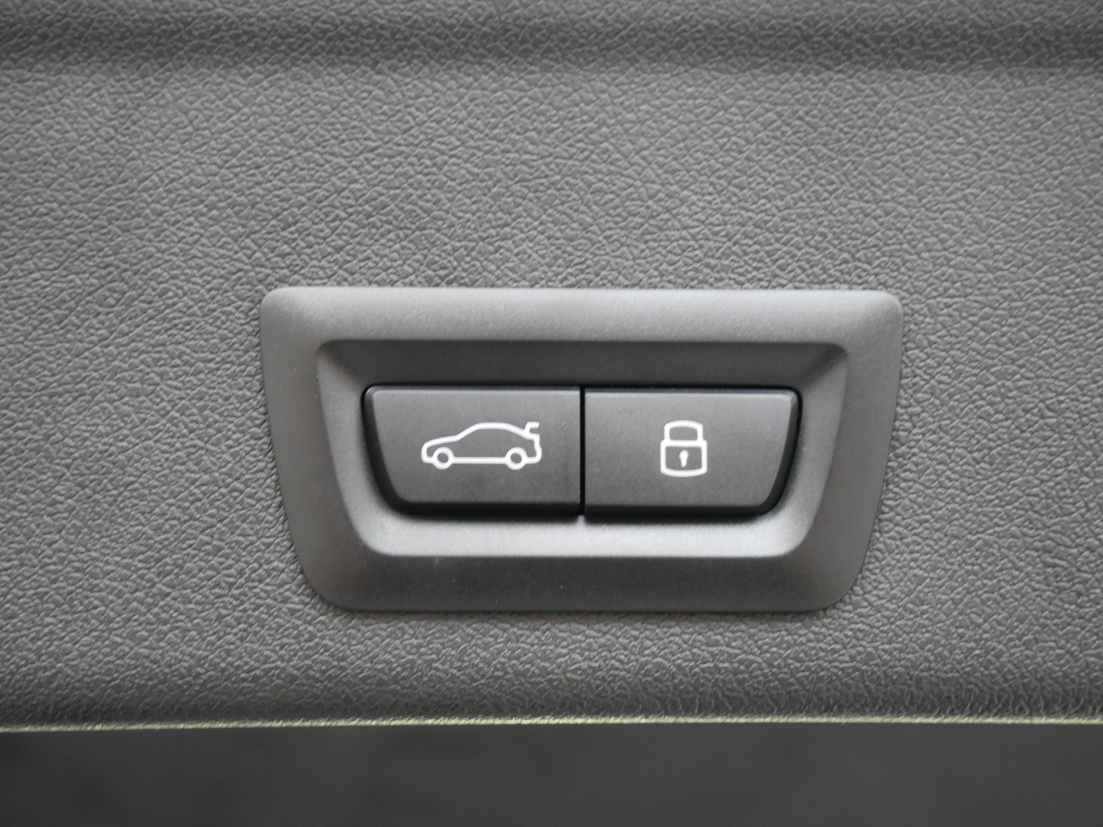 Certified 2025 BMW X6 M60i w/ Parking Assistance Package image 19