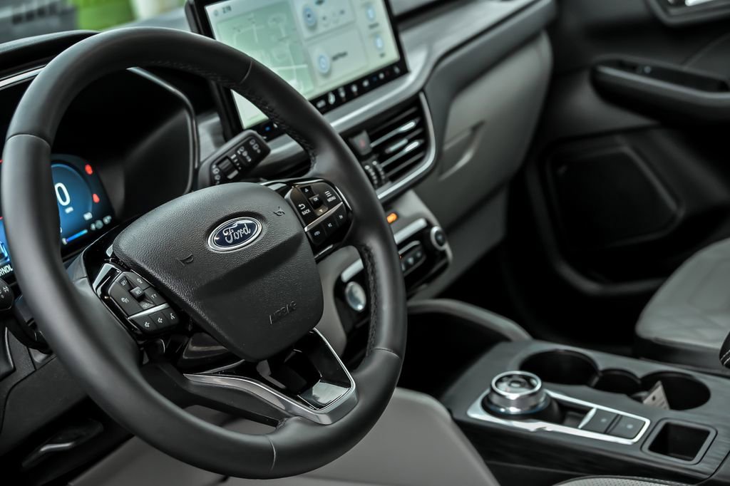 Used 2023 Ford Escape Platinum w/ Premium Technology Package image 18