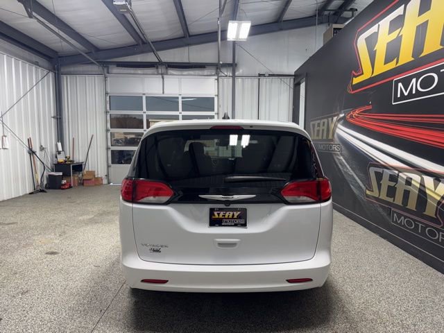 Used 2024 Chrysler Voyager LX image 19