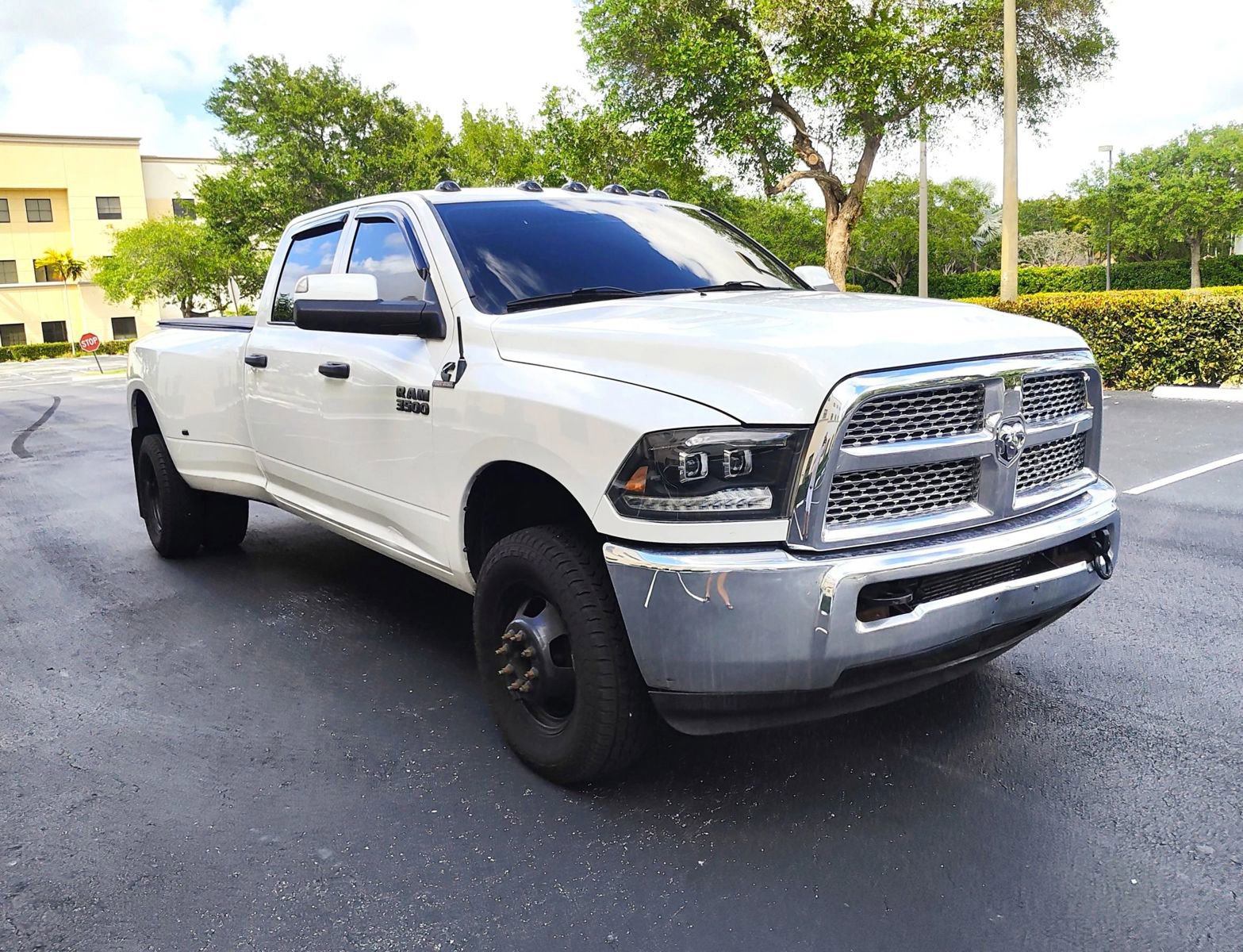 Used 2018 RAM 3500 Tradesman w/ Chrome Appearance Group AWD/4WD image 4