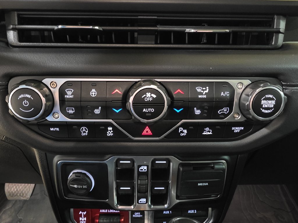 Used 2024 Jeep Gladiator Mojave AWD/4WD image 23