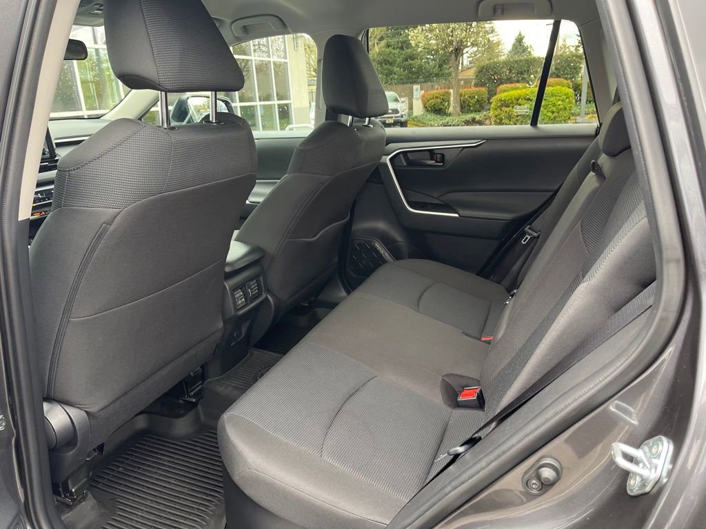Used 2021 Toyota RAV4 LE image 13
