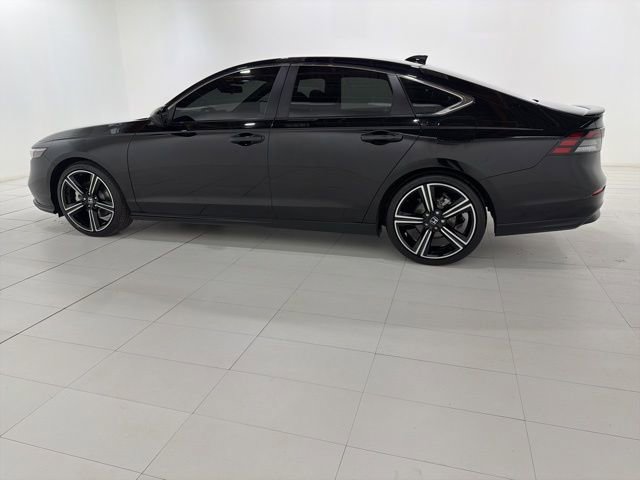 Used 2024 Honda Accord Sport image 2