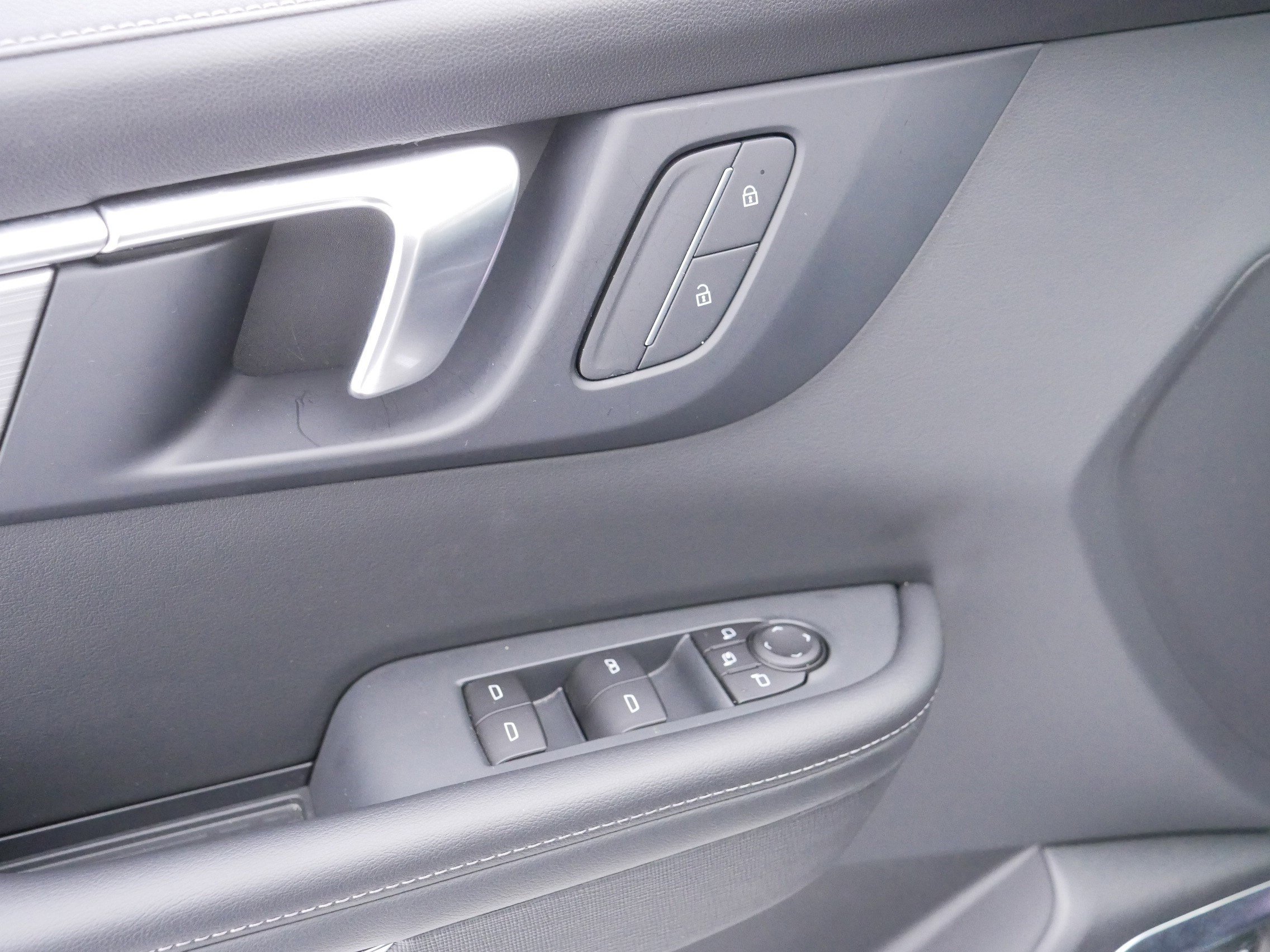 Certified 2025 Buick Enclave Preferred image 19