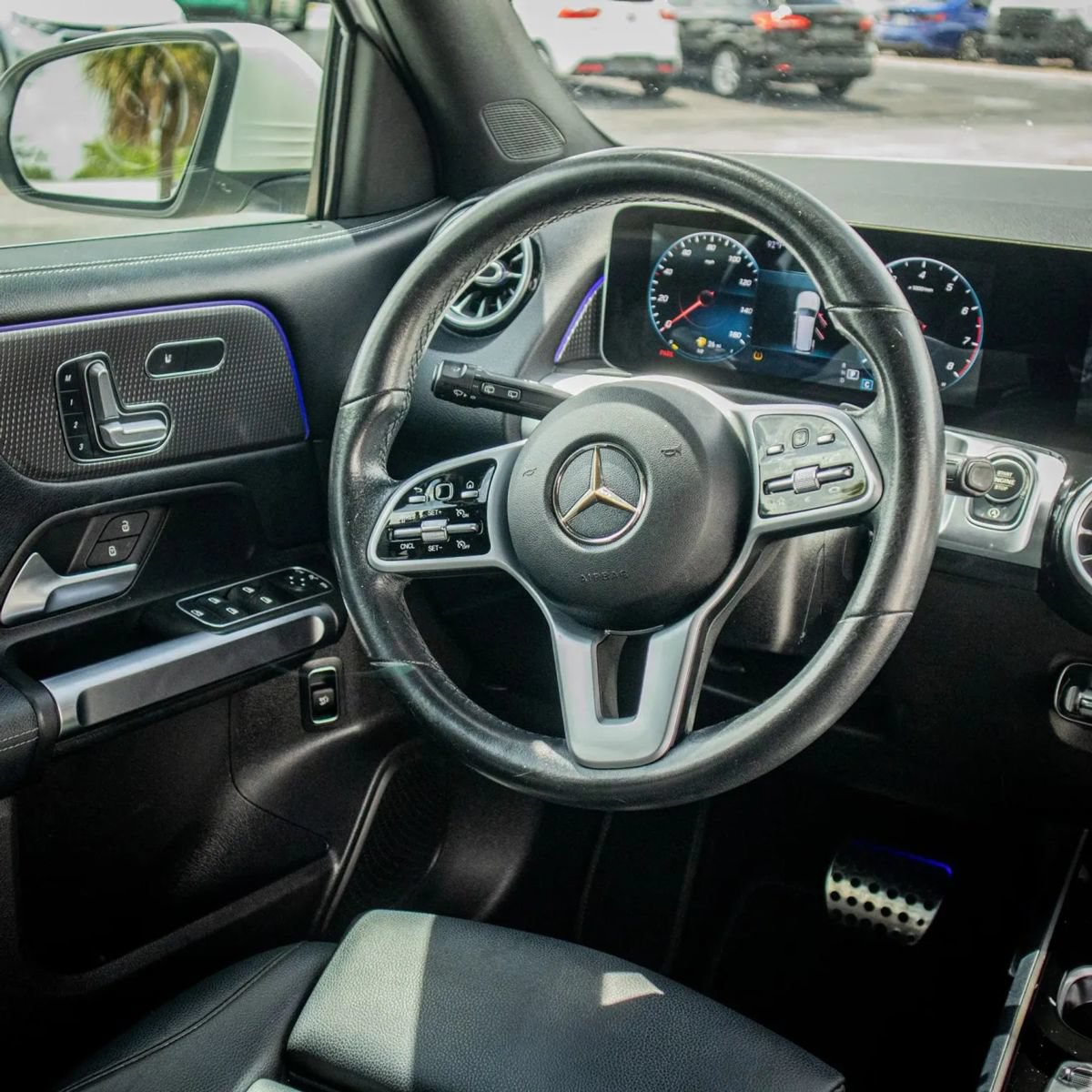 Used 2020 Mercedes-Benz GLB 250 w/ Premium Package image 22