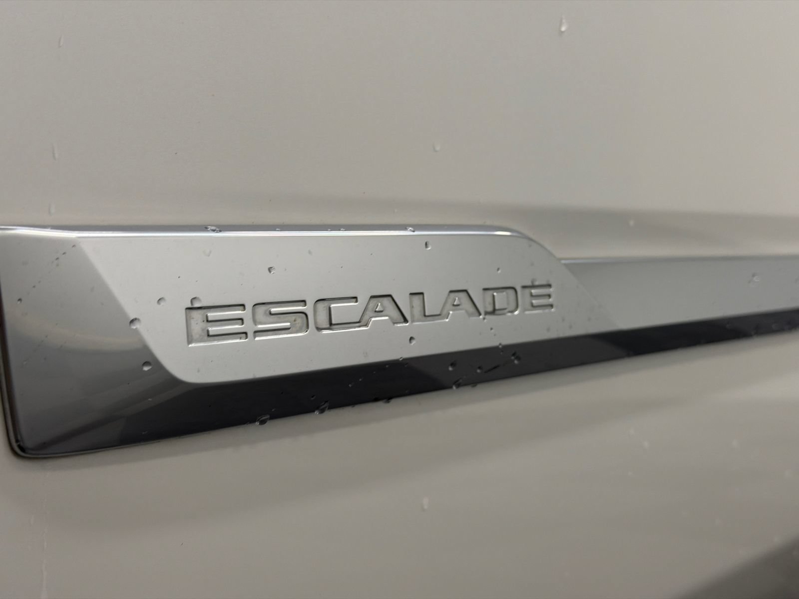 Used 2018 Cadillac Escalade Premium Luxury AWD/4WD image 18