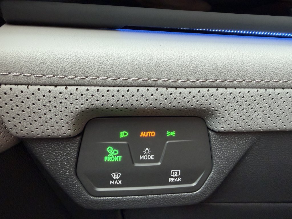 Used 2024 Volkswagen Atlas Peak Edition SEL AWD/4WD image 29
