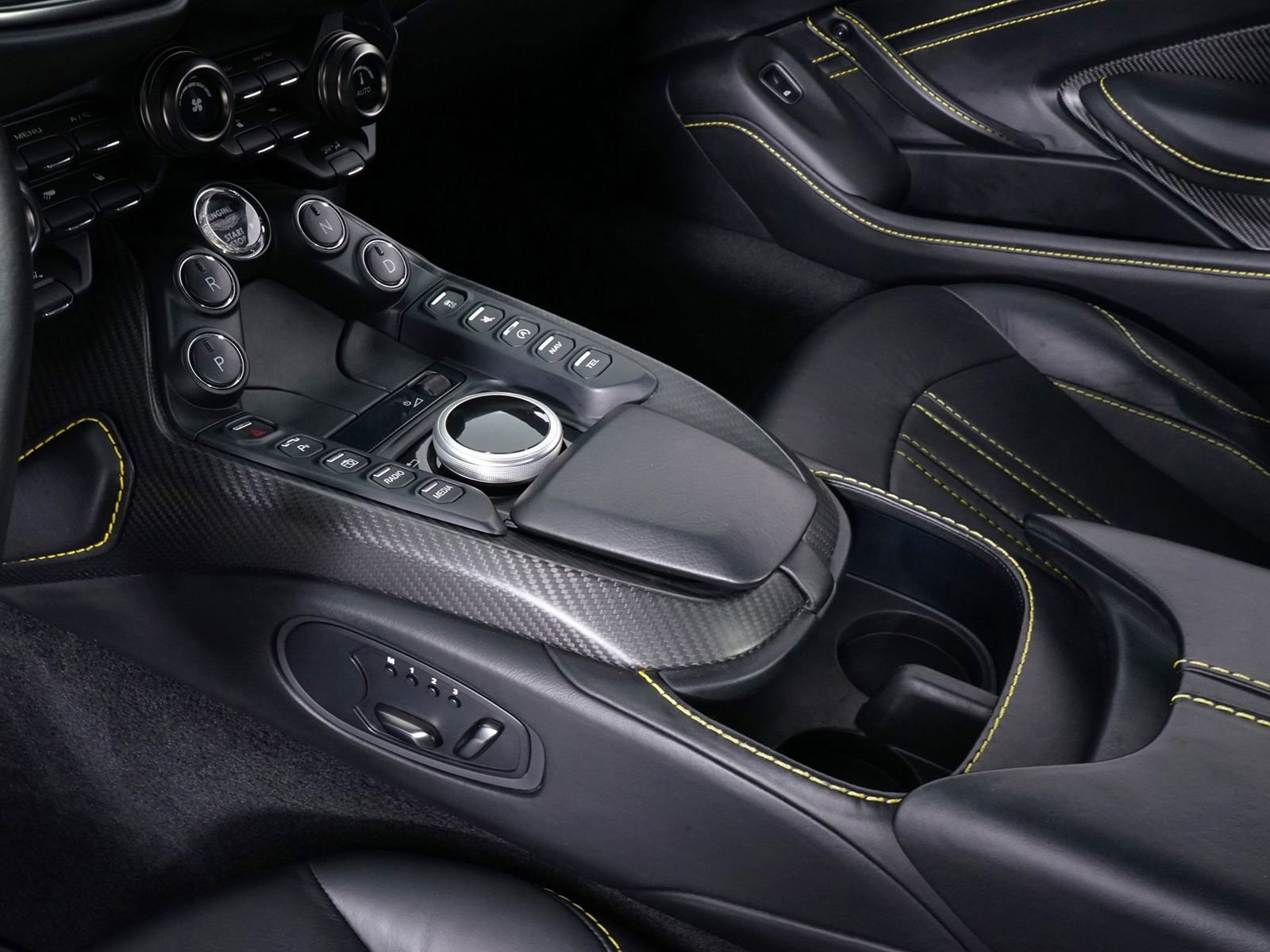 Used 2019 Aston Martin V8 Vantage Coupe RWD image 29