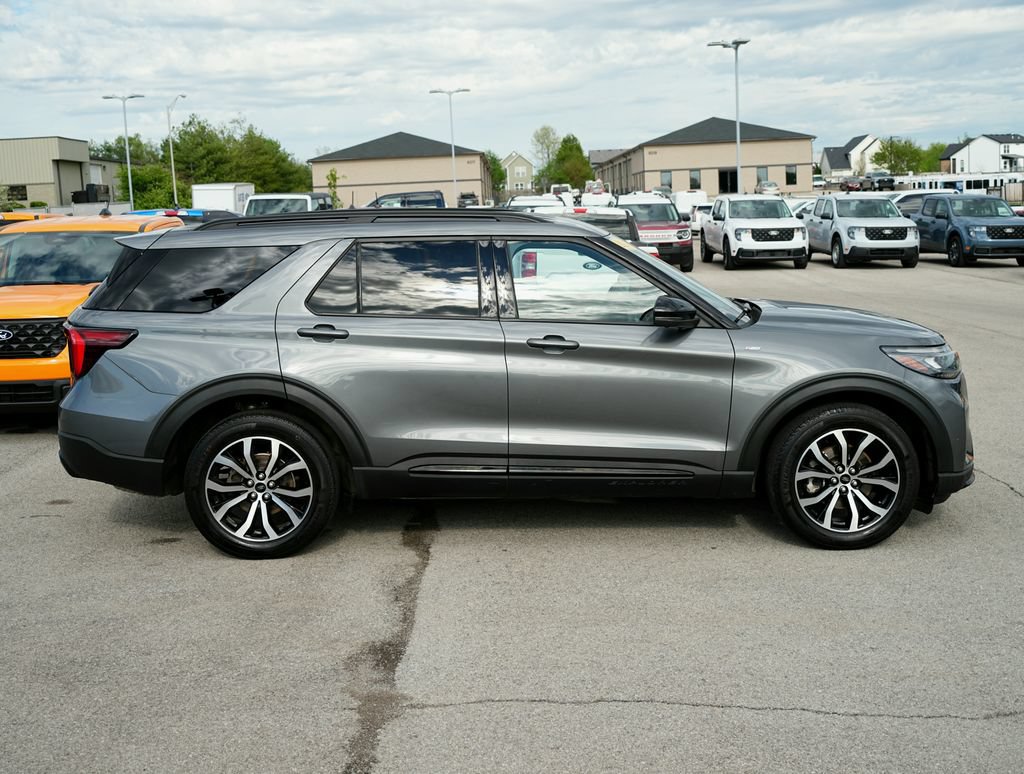 Used 2025 Ford Explorer ST-Line RWD image 5