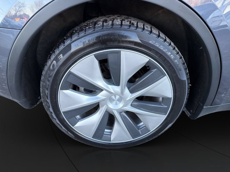 Used 2021 Tesla Model Y Long Range image 23