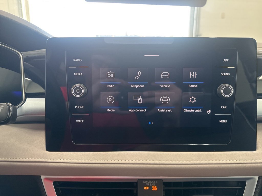 Certified 2025 Volkswagen Taos SE image 19