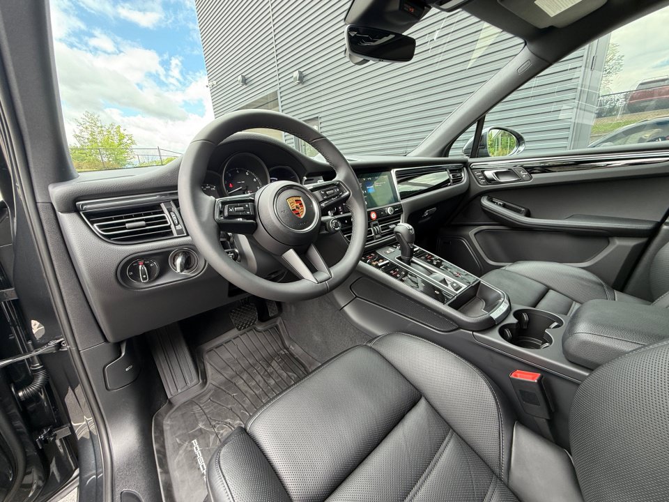 New 2026 Porsche Macan Turbo AWD/4WD image 4