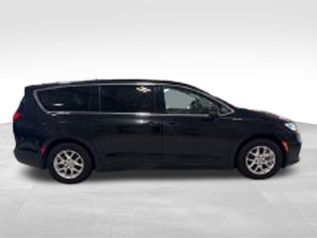 Used 2023 Chrysler Pacifica Touring-L FWD image 54
