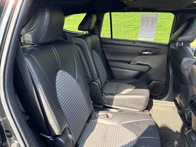 Used 2022 Toyota Highlander XSE AWD/4WD image 14
