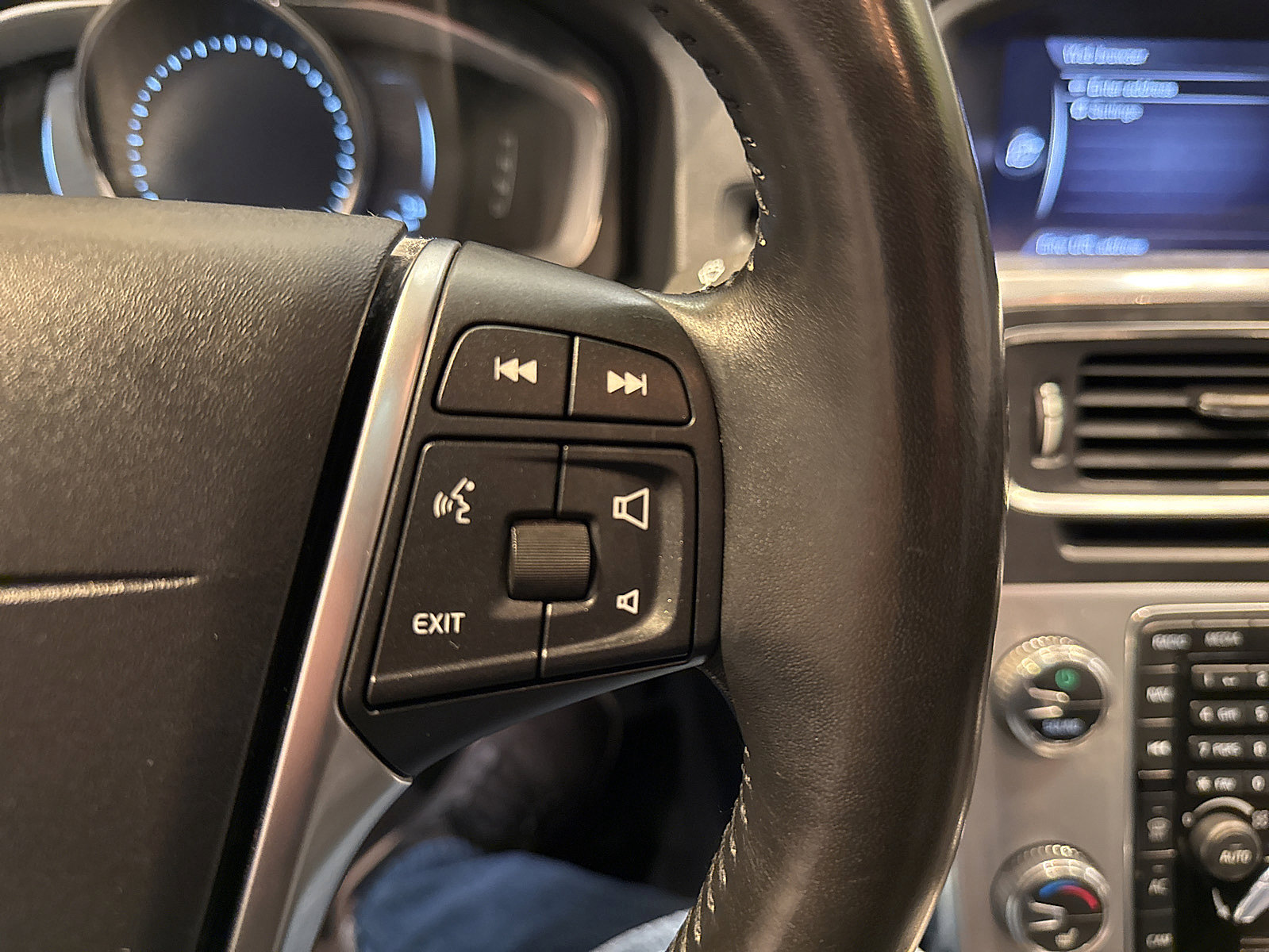 Used 2018 Volvo S60 T5 Dynamic w/ Vision Package image 49