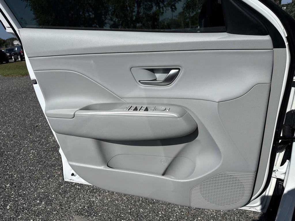 Used 2026 Hyundai Kona SEL Premium FWD image 18