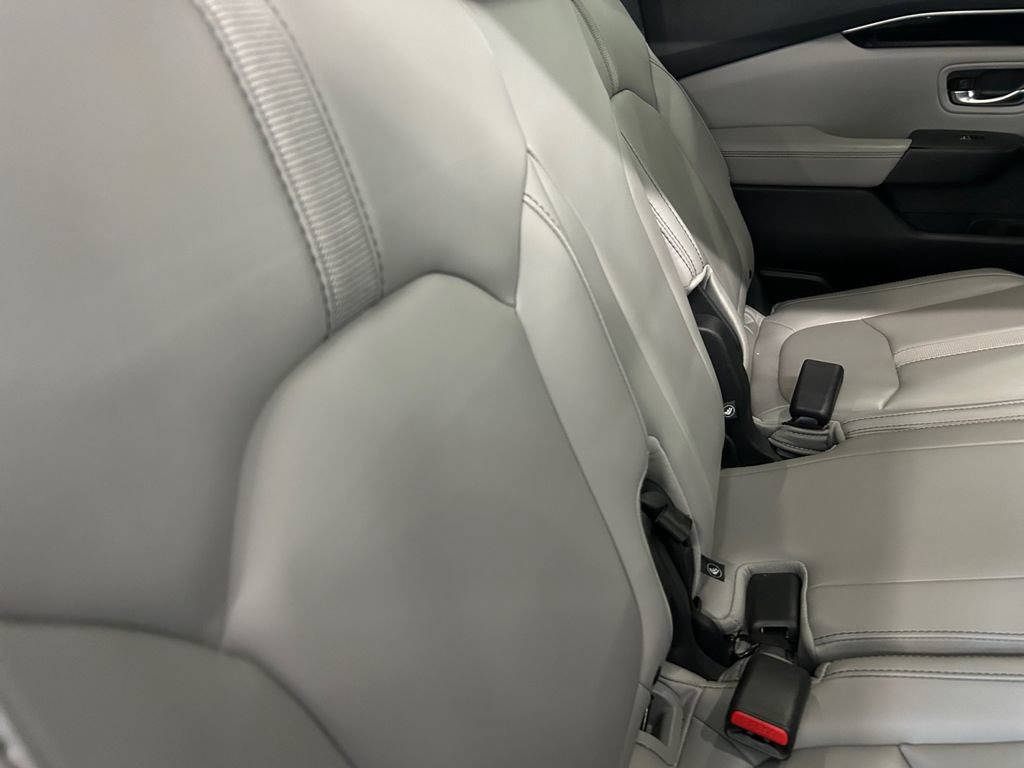 Certified 2025 Honda Pilot Touring image 23