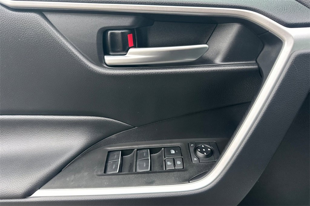 Used 2025 Toyota RAV4 XLE image 11