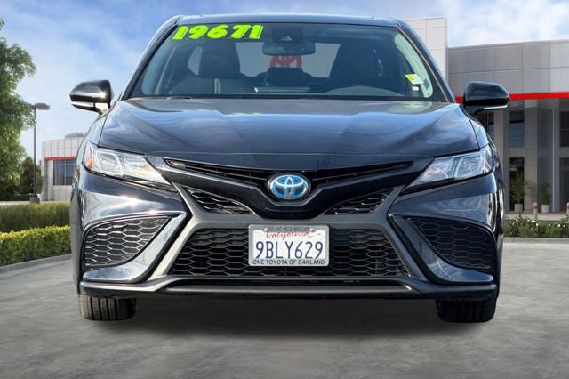 Used 2022 Toyota Camry SE image 10