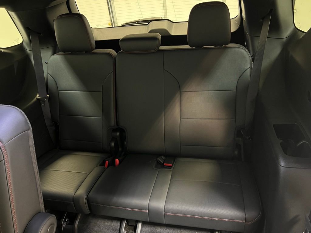 Used 2024 Chevrolet Traverse RS image 29