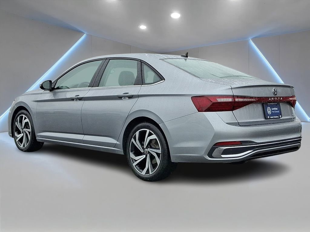 Certified 2025 Volkswagen Jetta SEL image 7