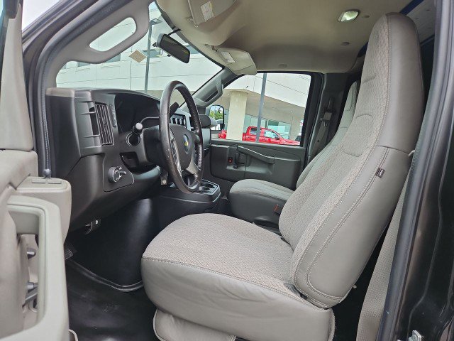 Used 2016 Chevrolet Express 2500 RWD image 18