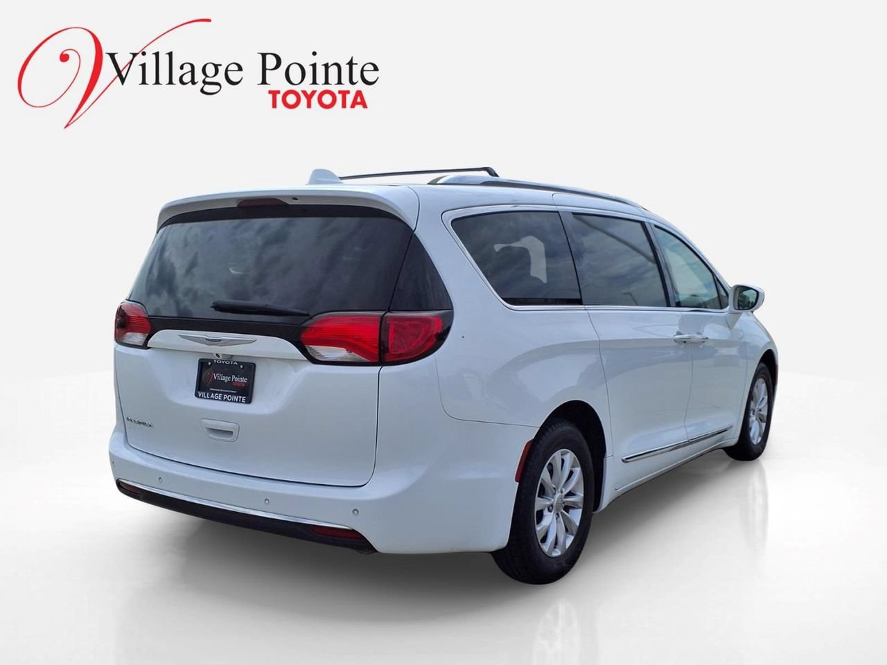 Used 2018 Chrysler Pacifica Touring-L FWD image 6