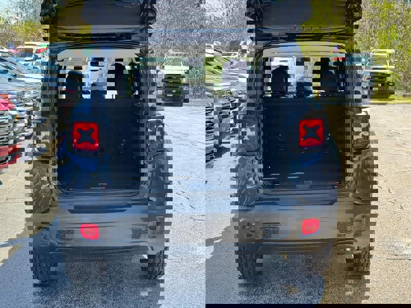 Used 2023 Jeep Renegade Altitude w/ Sun/Sound Group AWD/4WD image 5